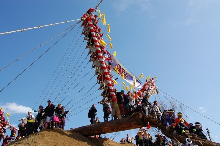 스압) 실제로 사망자가 종종 발생한다는 일본의 전통 축제들.gif_8.jpg