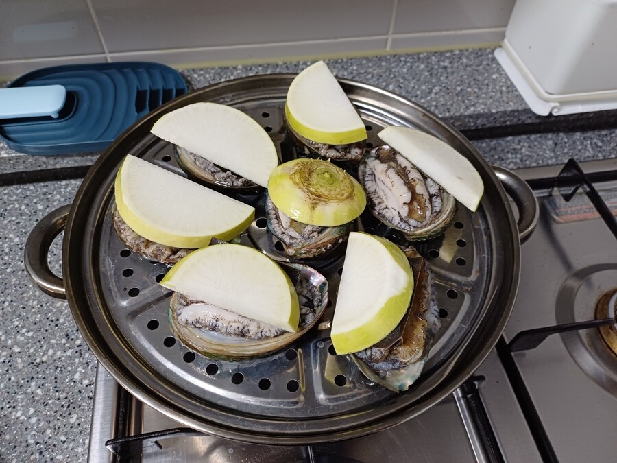 청량리 시장에서 산 전복으로 만든 전복찜(무시아와비)_1.jpg