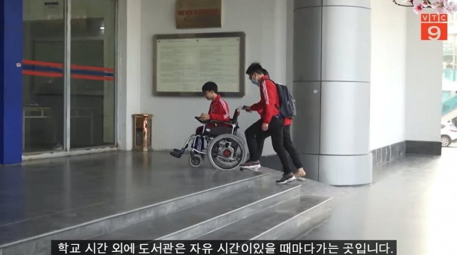 10년간 친구 업고 다닌 소년.jpg_3.jpg