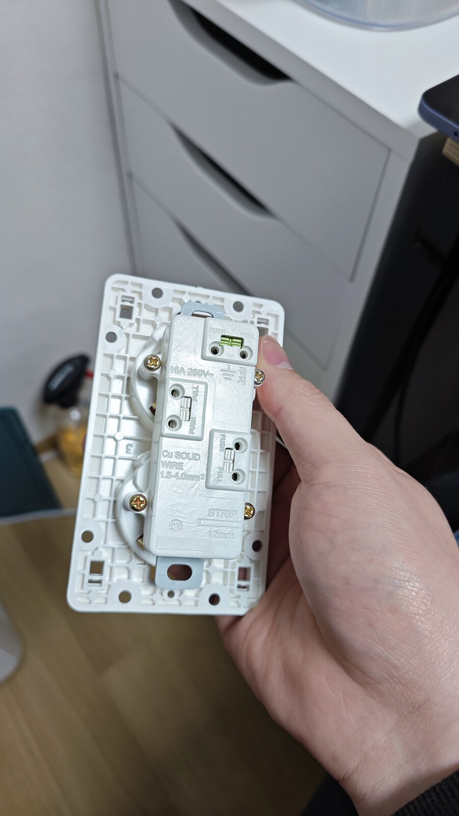 (전기) 전등 스위치를 콘센트로 바꾸고 싶어요_3.jpg