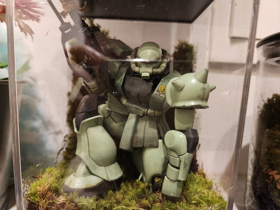 hg 자쿠2 웨더링 이끼 디오라마(테라리움)_1.jpg