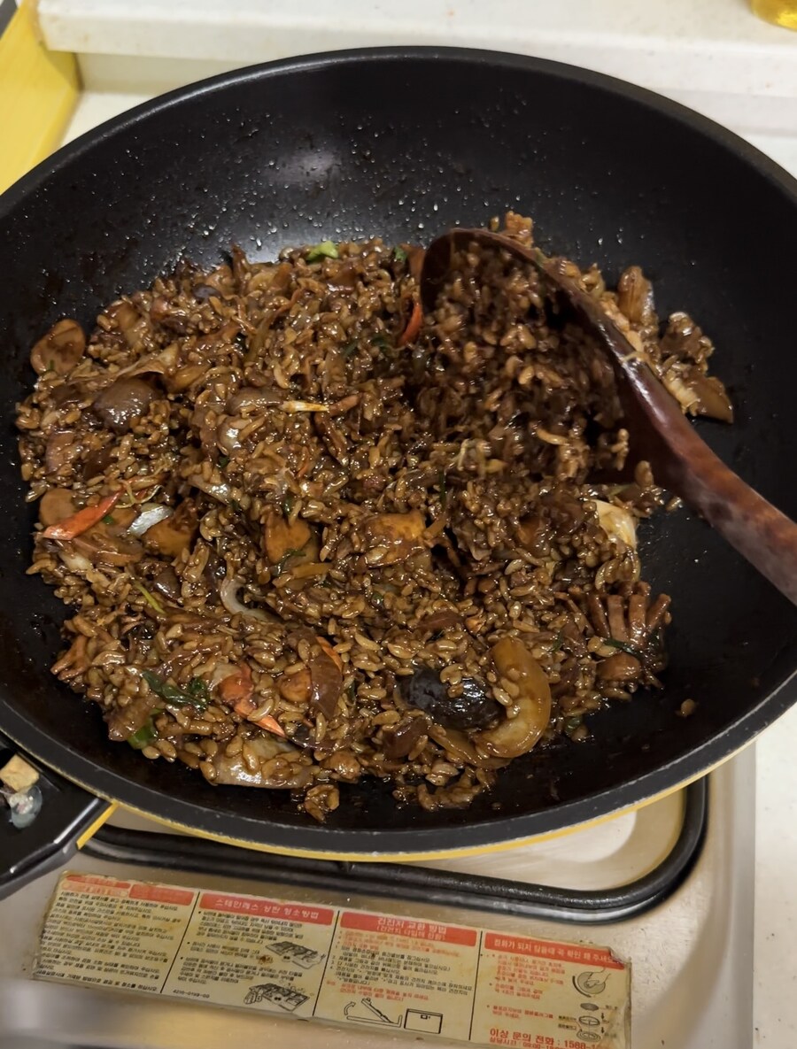 혼자 먹는데 18,000원짜리 쟁반짜장 시킨 이유_3.jpg