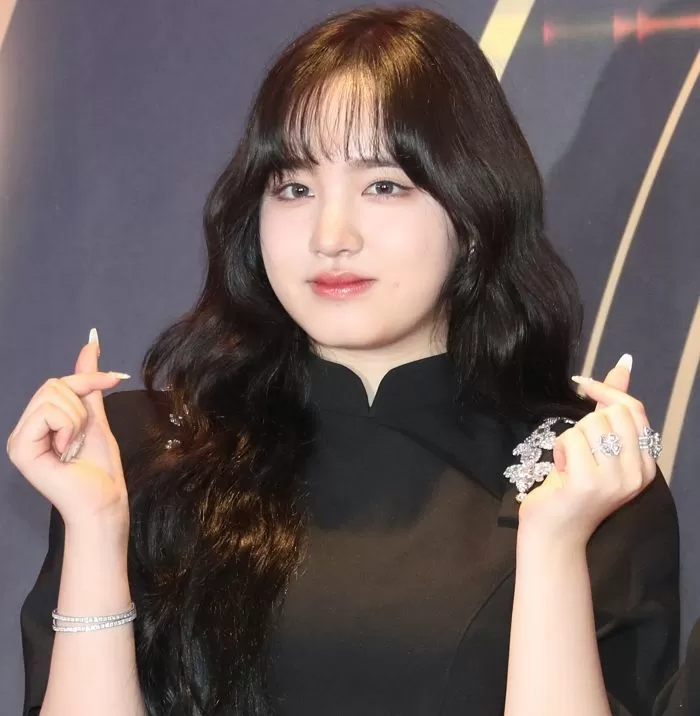 최근 다이어트하고 데뷔초 비주얼 되찾은 아이브 리즈_6.webp