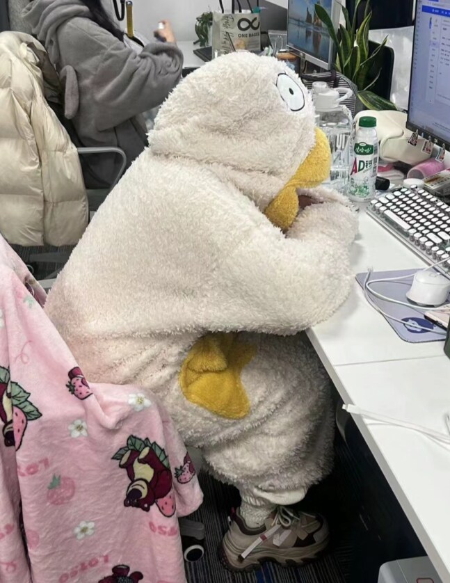 [중국] 옷을 잘 입는다고 월급을 더 주지 않으니 초라하게 입을 것이다._1.png