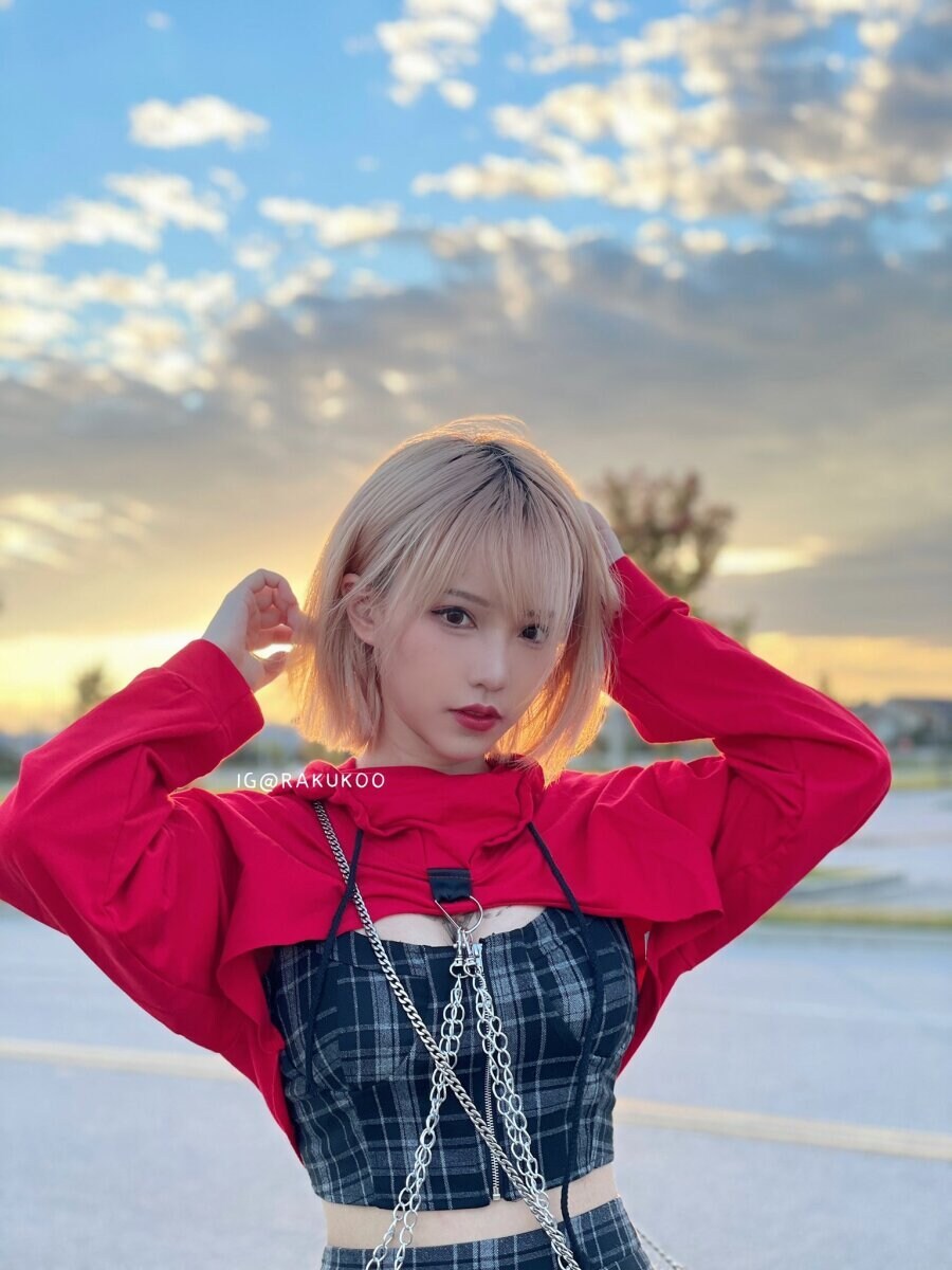 애니 찢고나온 코스프레 누나.jpg_4.jpg