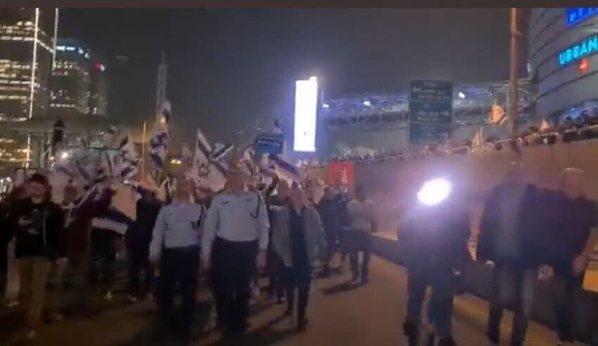 이스라엘) 네타냐후가 전쟁 일부러 일으켰다는 음모론까지 나오는 이유_2.jpg