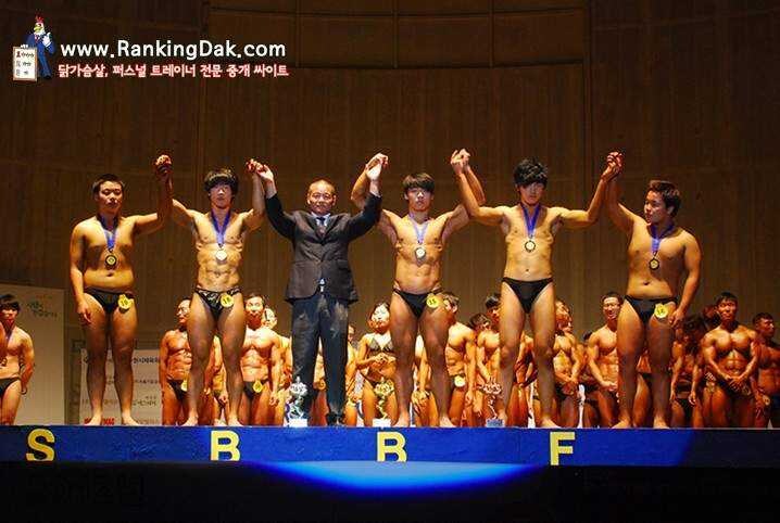 보디빌딩 대회 참가한 고등학생 선수들.jpg_2.jpg