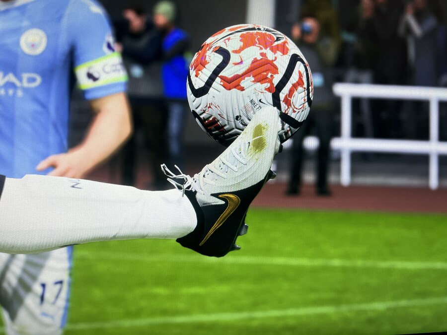 이 축구화 색상 안나온거 맞죠?_1.jpg