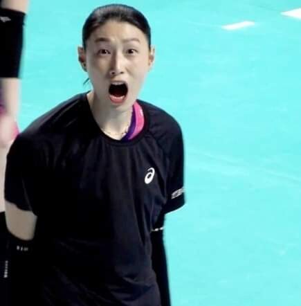 김연경 찍다가 공 맞은 사람.jpg_3.jpg