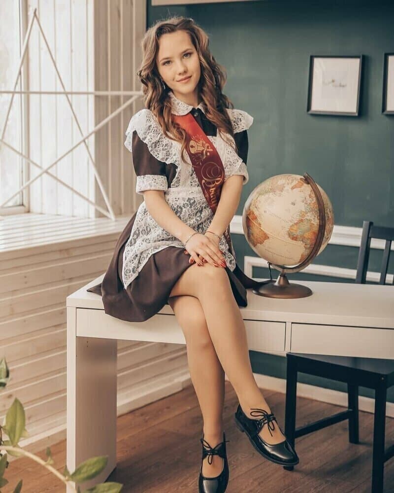 소련시절 러시아 여학생들의 교복_1.jpg