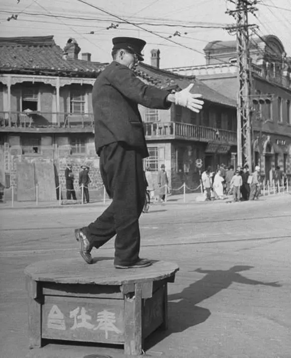 한국의 신호등이 인간이었던 시절_5.webp