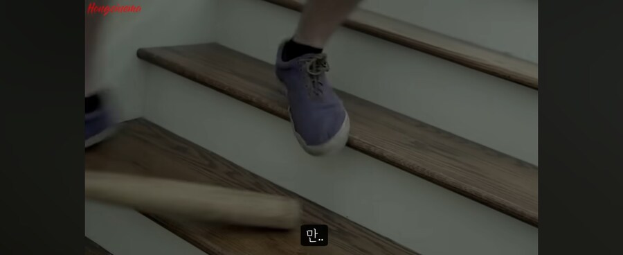 대학생들이 저주들린 살인인형이 있는 집에 계속 사는 이유_27.jpg