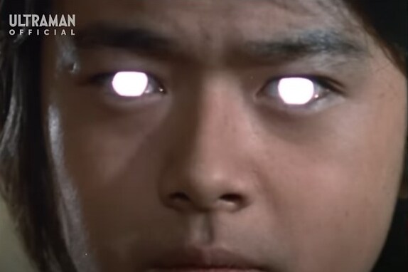 울트라맨) 엄지만한 반지끼고 사람 패는 레오_2.jpg