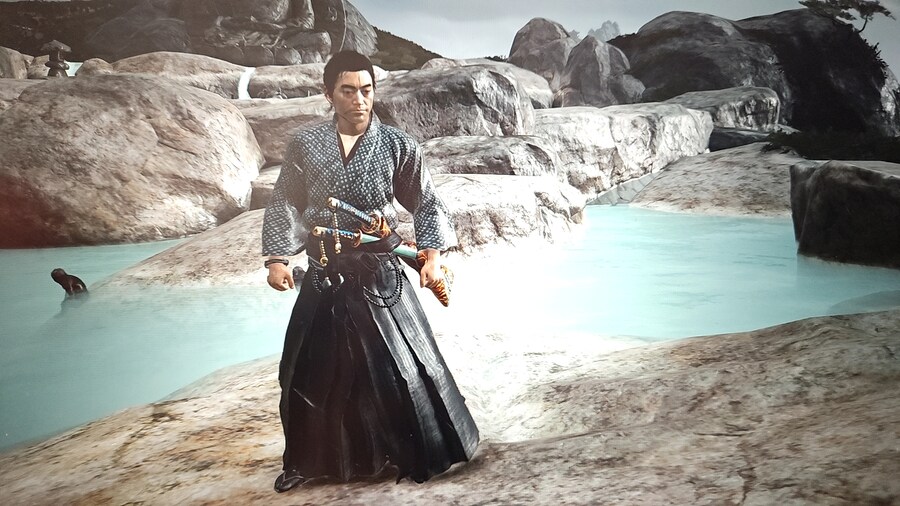 용과같이 유신 의상입니다_2.jpg