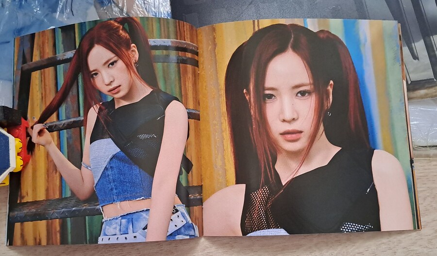 NiziU (니쥬) RISE UP (첫회한정생산반 B)_9.jpg