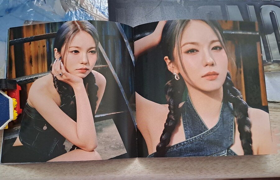 NiziU (니쥬) RISE UP (첫회한정생산반 B)_11.jpg