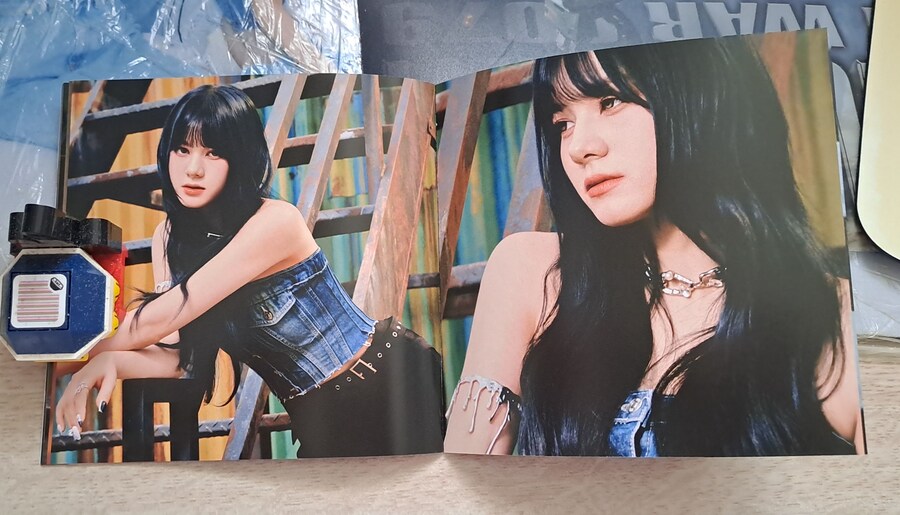 NiziU (니쥬) RISE UP (첫회한정생산반 B)_15.jpg