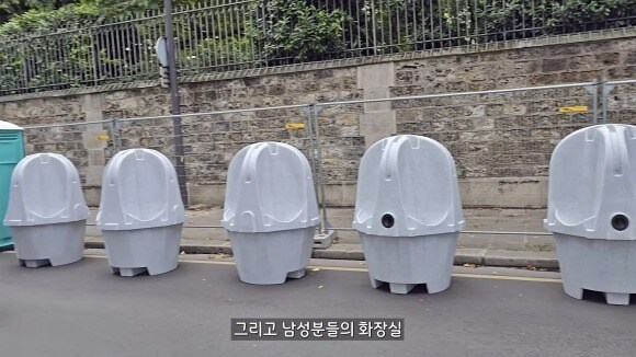 [프랑스] 길 한복판에서 소변 보라니"…'노상방뇨' 방지용 변기 등장_1.jpg