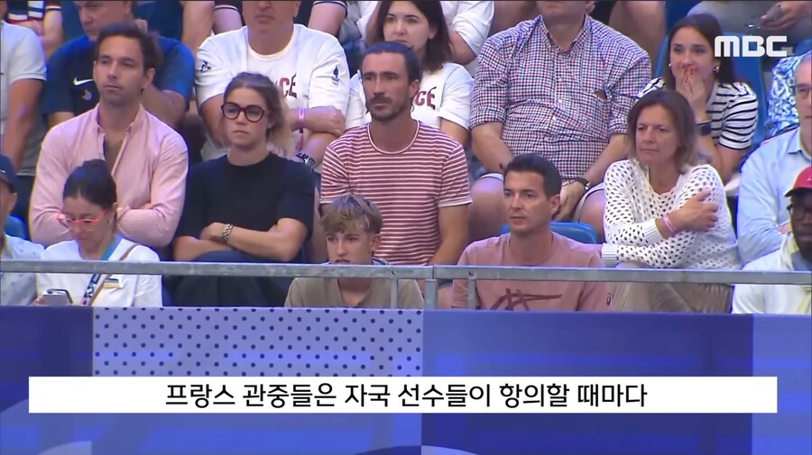 "이런게 펜싱의 나라?" 선수도 관중도 매너 '꽝'_15.jpg