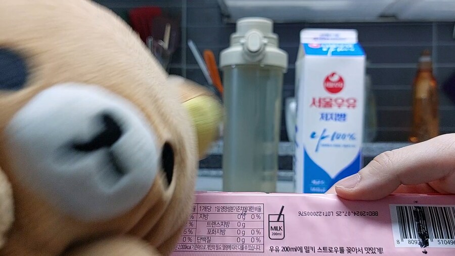 너무 더울땐 시원한 딸기우유 한잔해 이모!_32.jpg