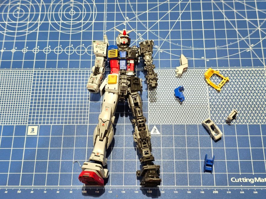 [건X 베이스] 고양점 RG 퍼스트 건담 2.0 내부 프레임 도색 작례_3.jpg