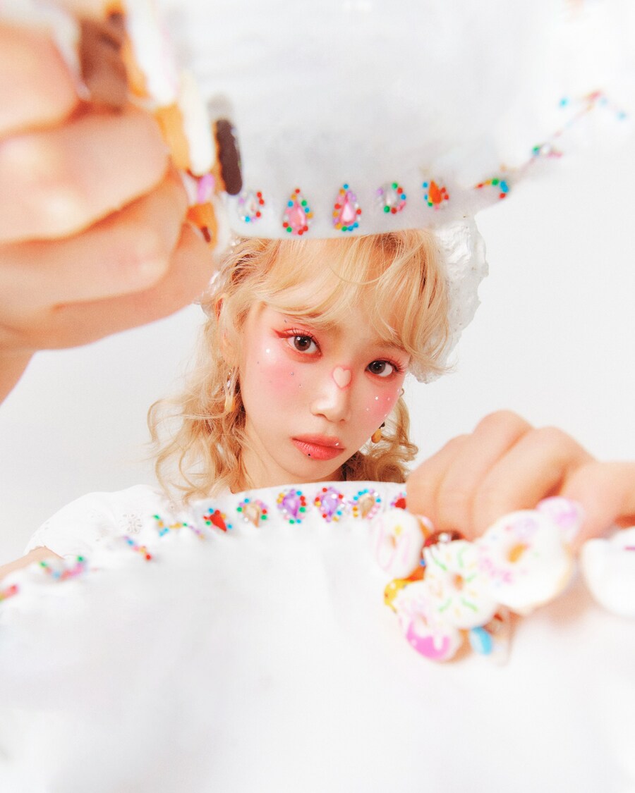 [콘셉트 포토#2] 르세라핌 "CRAZY"_1.jpg