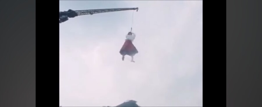 전대물)여성멤버가 괴수를 유인한 방법_19.jpg