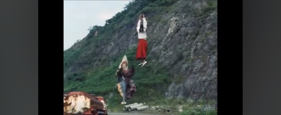 전대물)여성멤버가 괴수를 유인한 방법_24.jpg