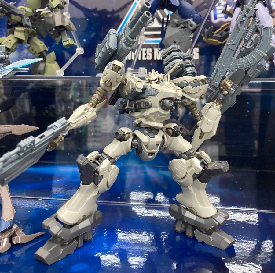 30MM X 아머드 코어 계열 빅 카메라 전시 사진_3.jpg