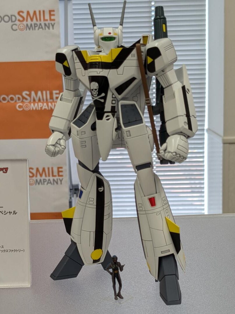 [맥스팩토리] PLAMAX VF-1S 배틀로이드 로이 포커기 외 전시 이미지_3.jpg