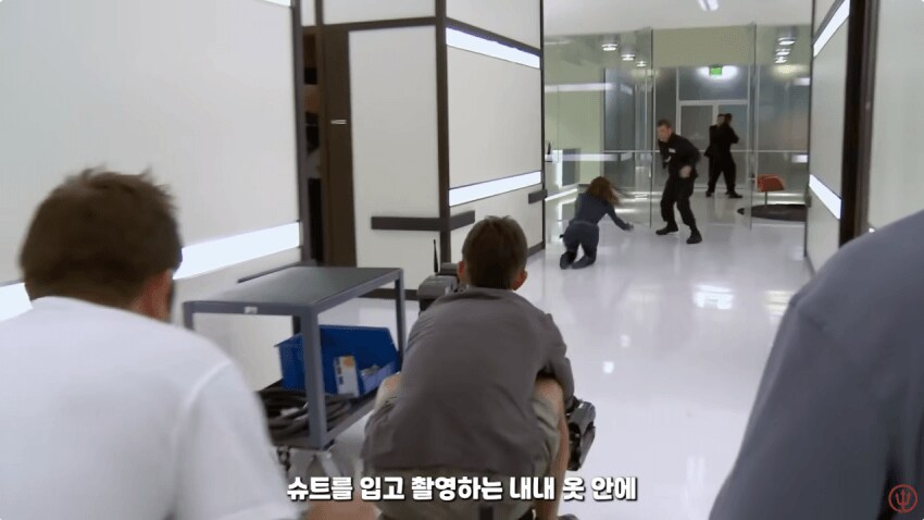 히어로물 배우는 슈트안에 뭘 입을까?_5.png