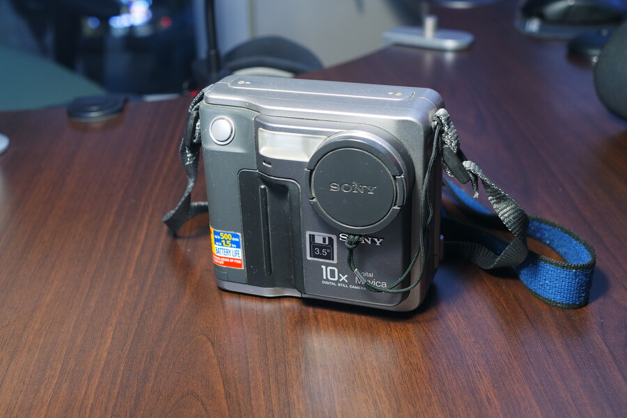 소니 마비카 MVC-FD7_1.jpg