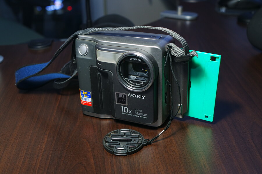 소니 마비카 MVC-FD7_3.jpg