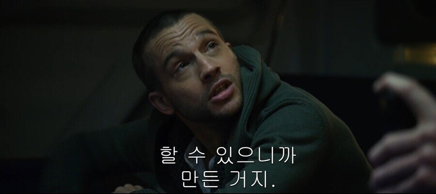 에일리언)커버넌트에서 데이빗이_2.jpg