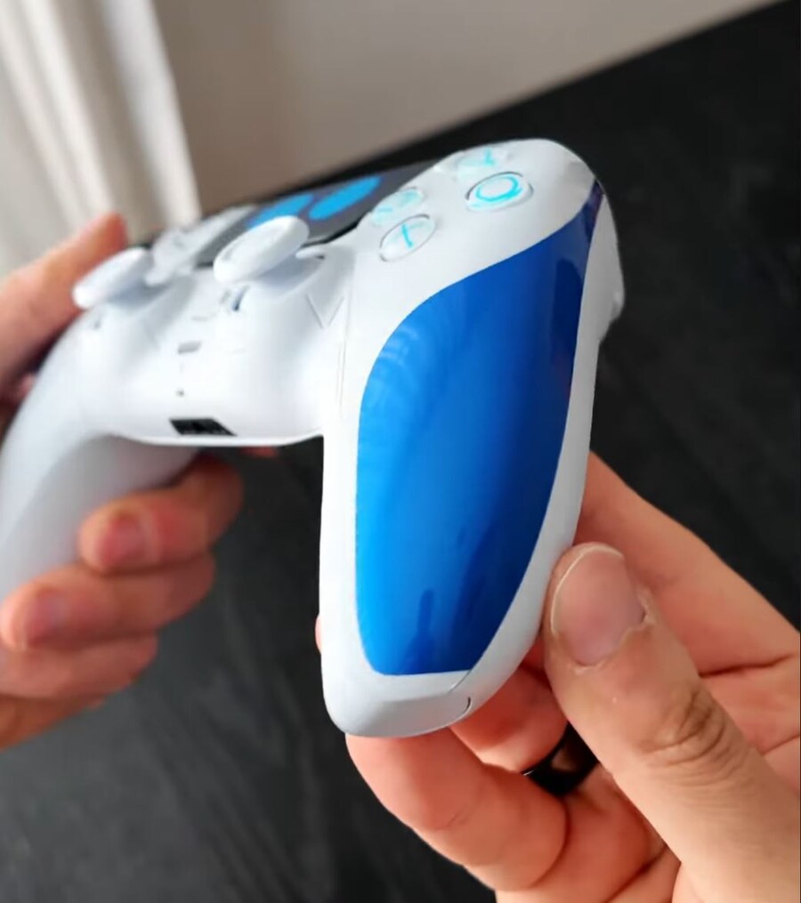 아스트로봇 듀얼센스 컨트롤러 유광느낌_2.jpg