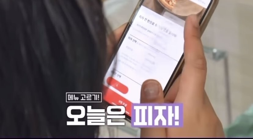피자 시킬때 갈릭디핑소스 54개 추가하는 여자_2.jpg