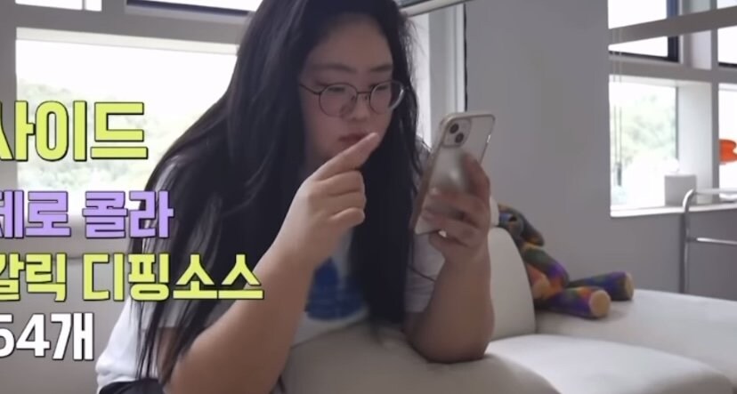 피자 시킬때 갈릭디핑소스 54개 추가하는 여자_14.jpg