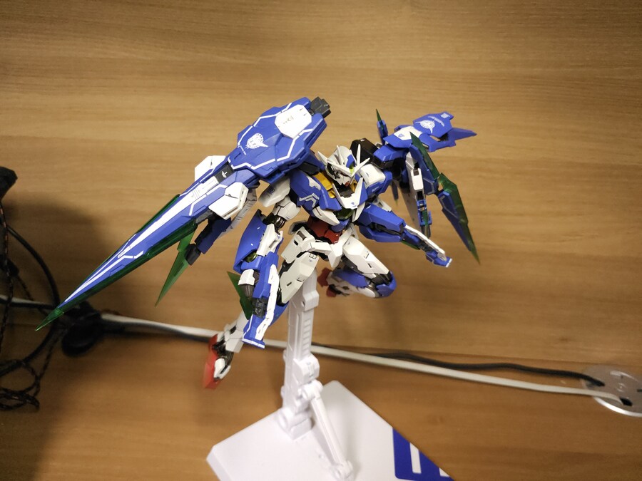 메탈빌드 더블오 퀀터 풀세이버(MG) 포즈잡아보기_3.jpg