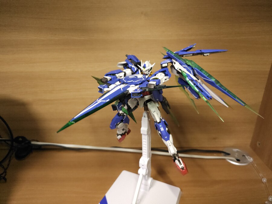 메탈빌드 더블오 퀀터 풀세이버(MG) 포즈잡아보기_5.jpg