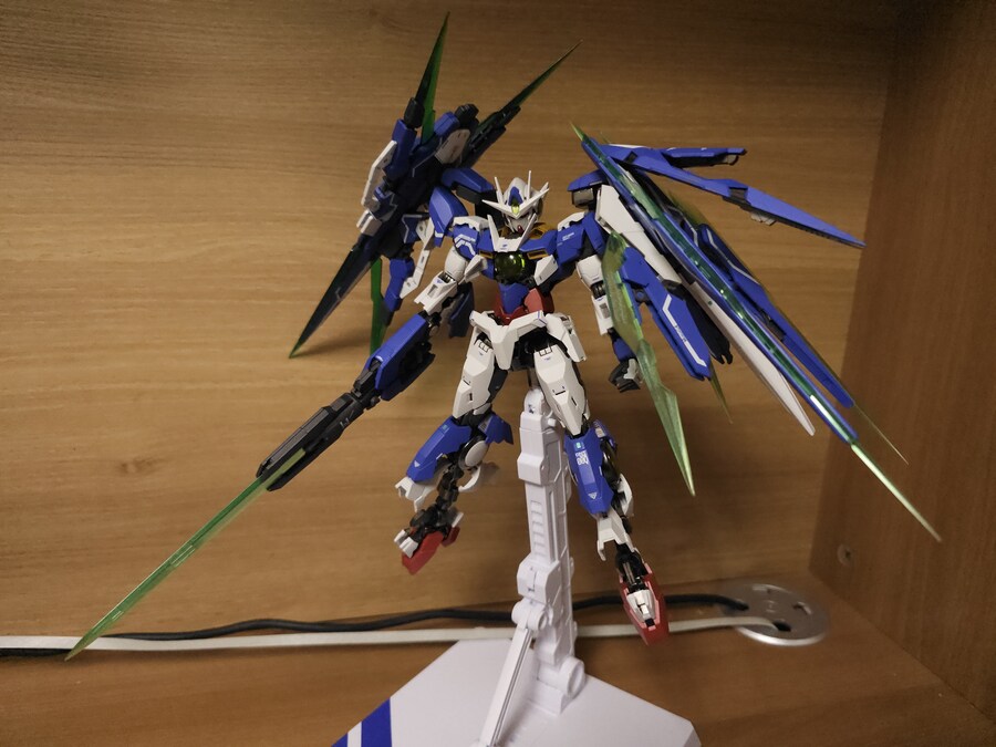 메탈빌드 더블오 퀀터 풀세이버(MG) 포즈잡아보기_8.jpg