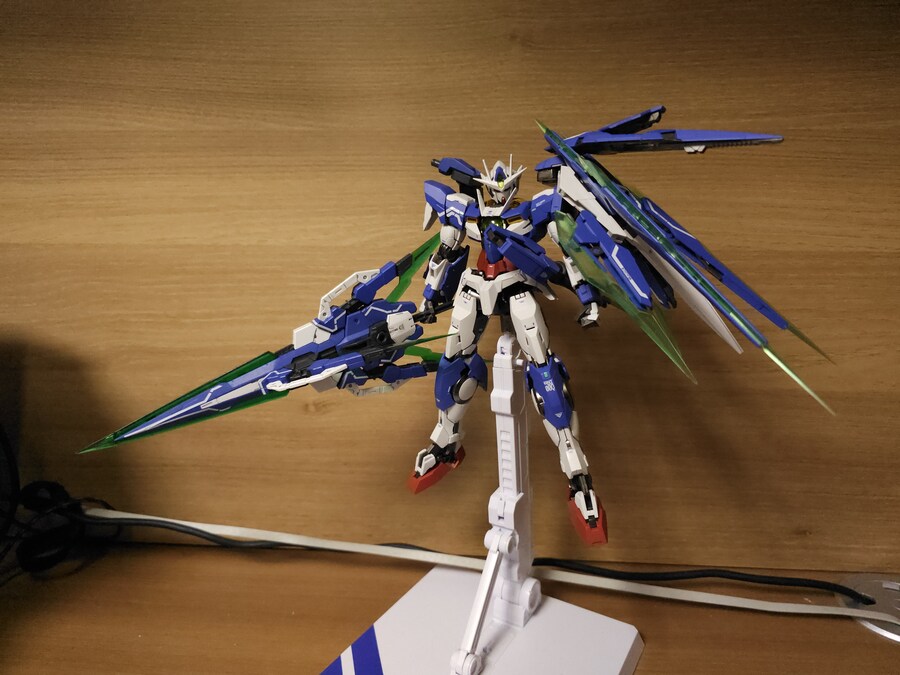 메탈빌드 더블오 퀀터 풀세이버(MG) 포즈잡아보기_1.jpg