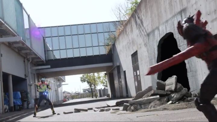 [가면라이더 리바이스] 파워 인플레에 밀려난 폼이 활약하다_4.jpg