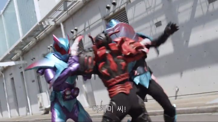 [가면라이더 리바이스] 파워 인플레에 밀려난 폼이 활약하다_19.jpg