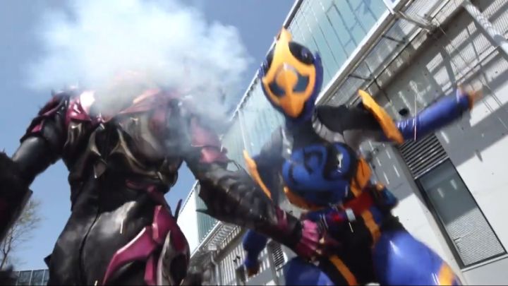 [가면라이더 리바이스] 파워 인플레에 밀려난 폼이 활약하다_32.jpg