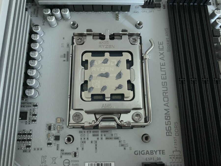 GIGABYTE B650M AORUS ELITE AX ICE 피씨디렉트_10.jpg