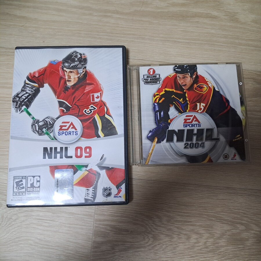 집에 있는 NHL 타이틀_1.jpg