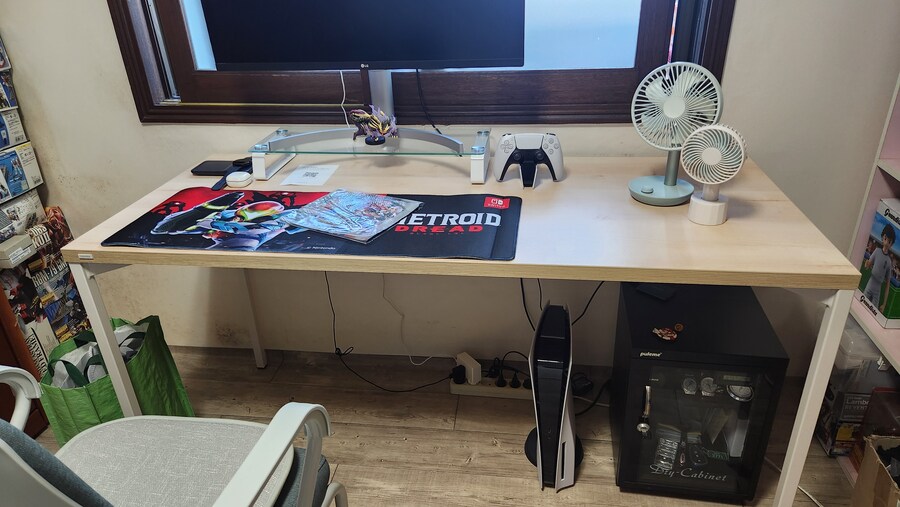 책상위 모니터 TV 42인치 48인치_1.jpg