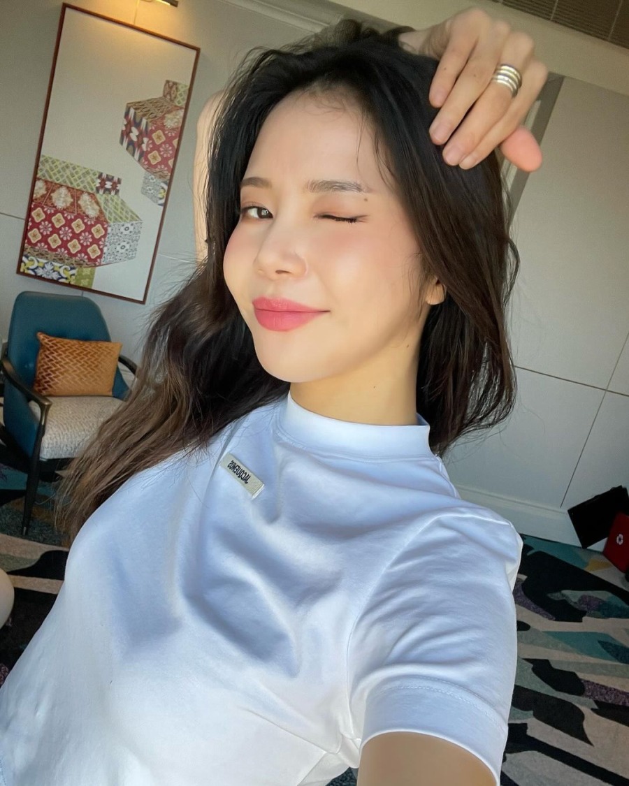 241007.솔라.인스타그램 08.jpg