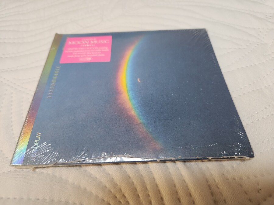 콜드플레이 신보 MOON MUSIC_1.jpg