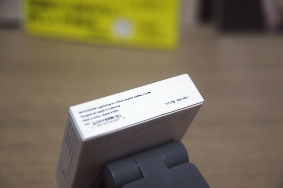 애플 라이트닝 to 3.5mm 오디오잭 케이블_3.jpg